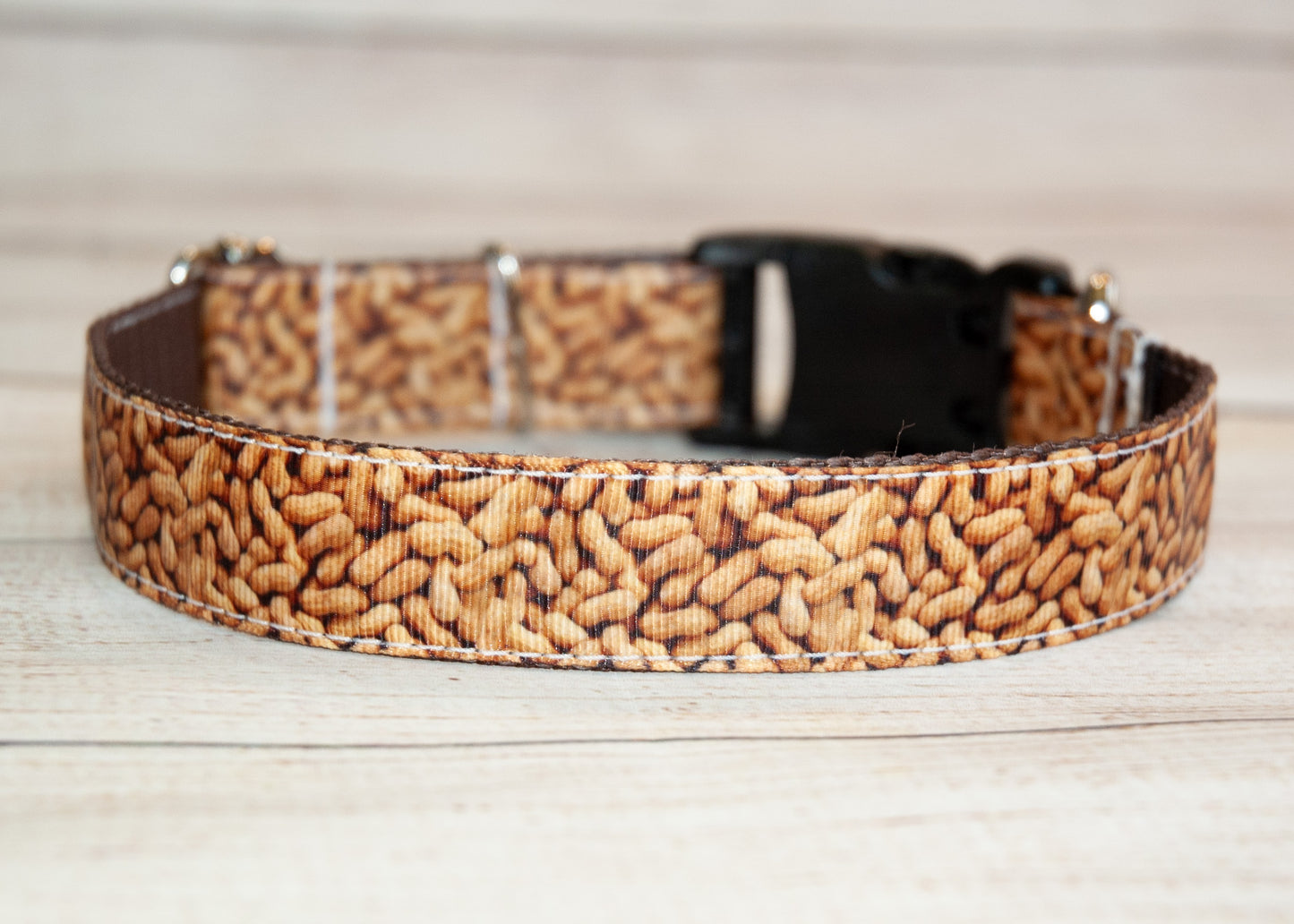 Peanut dog collar and/or leash. 1 inch wide