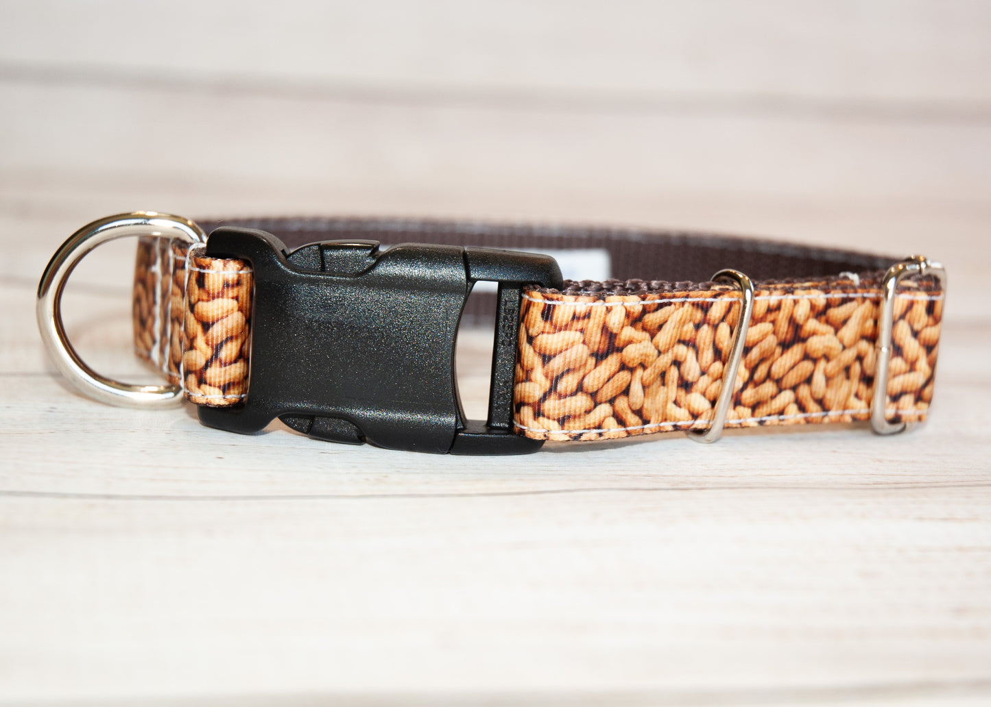 Peanut dog collar and/or leash. 1 inch wide