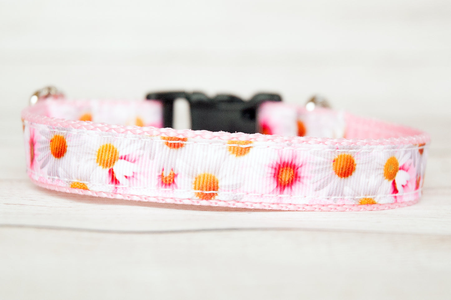 Pink and White Daisies dog collar, Daisy dog collar, Flower dog collar. 3/4" wide