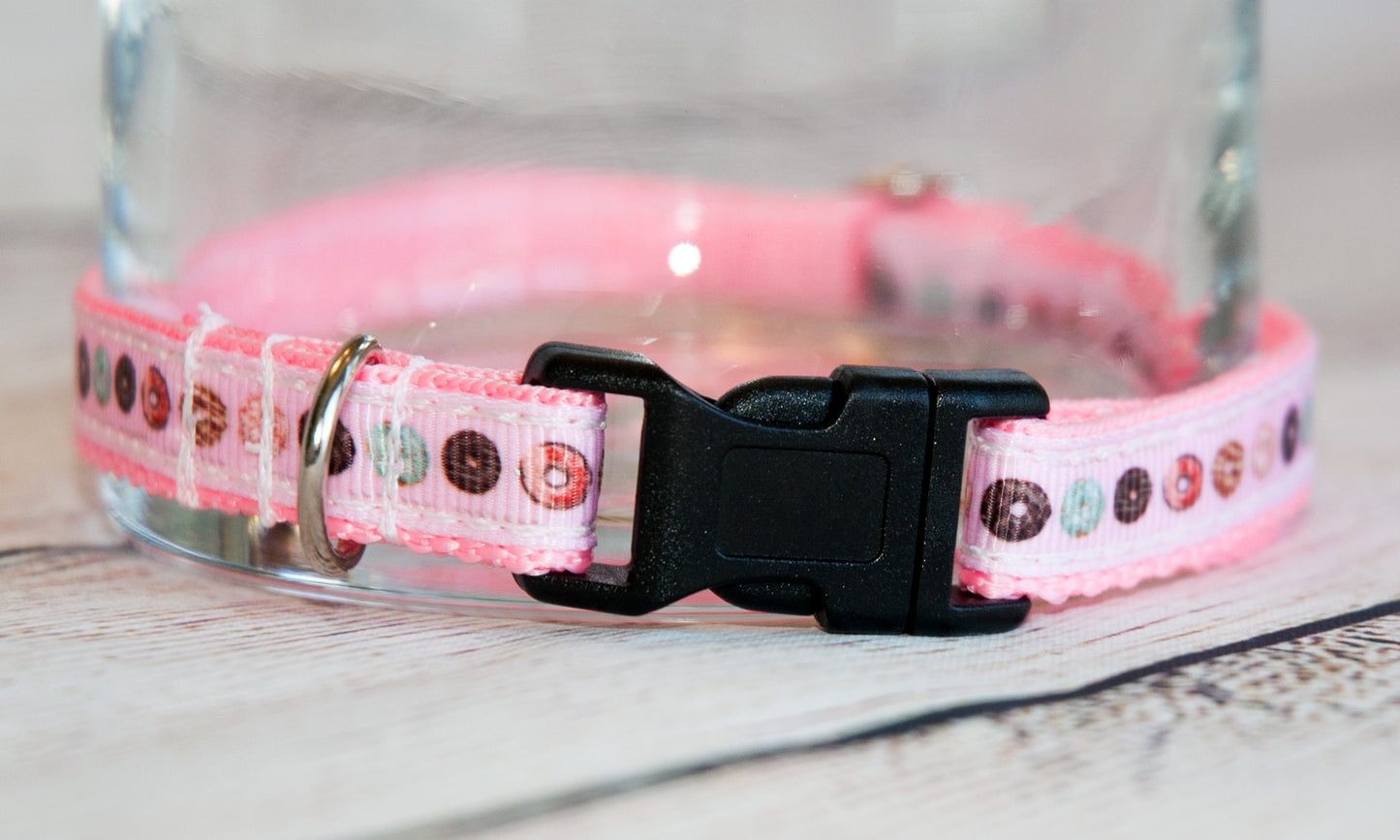 Donut collar and/or leash. 1/2" wide for small dogs or cats